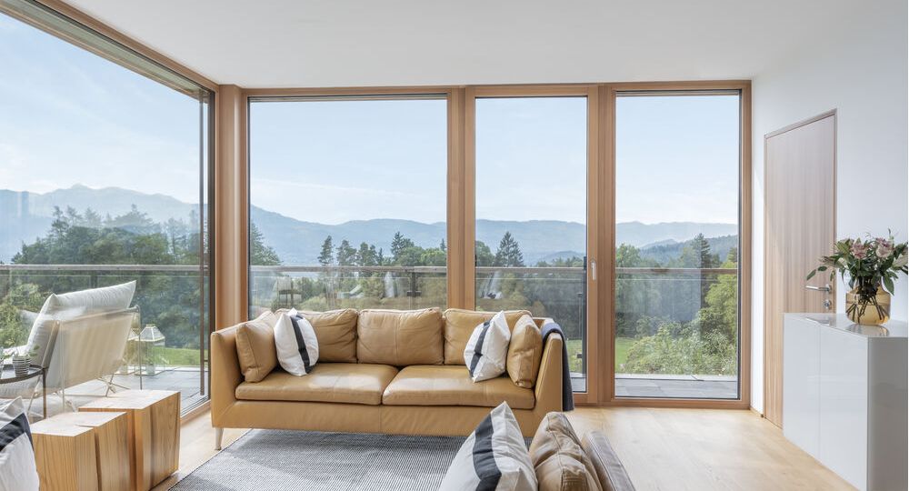 Grossflaechige-Fenster-aus-Karlstadt-bei-Wuerzburg